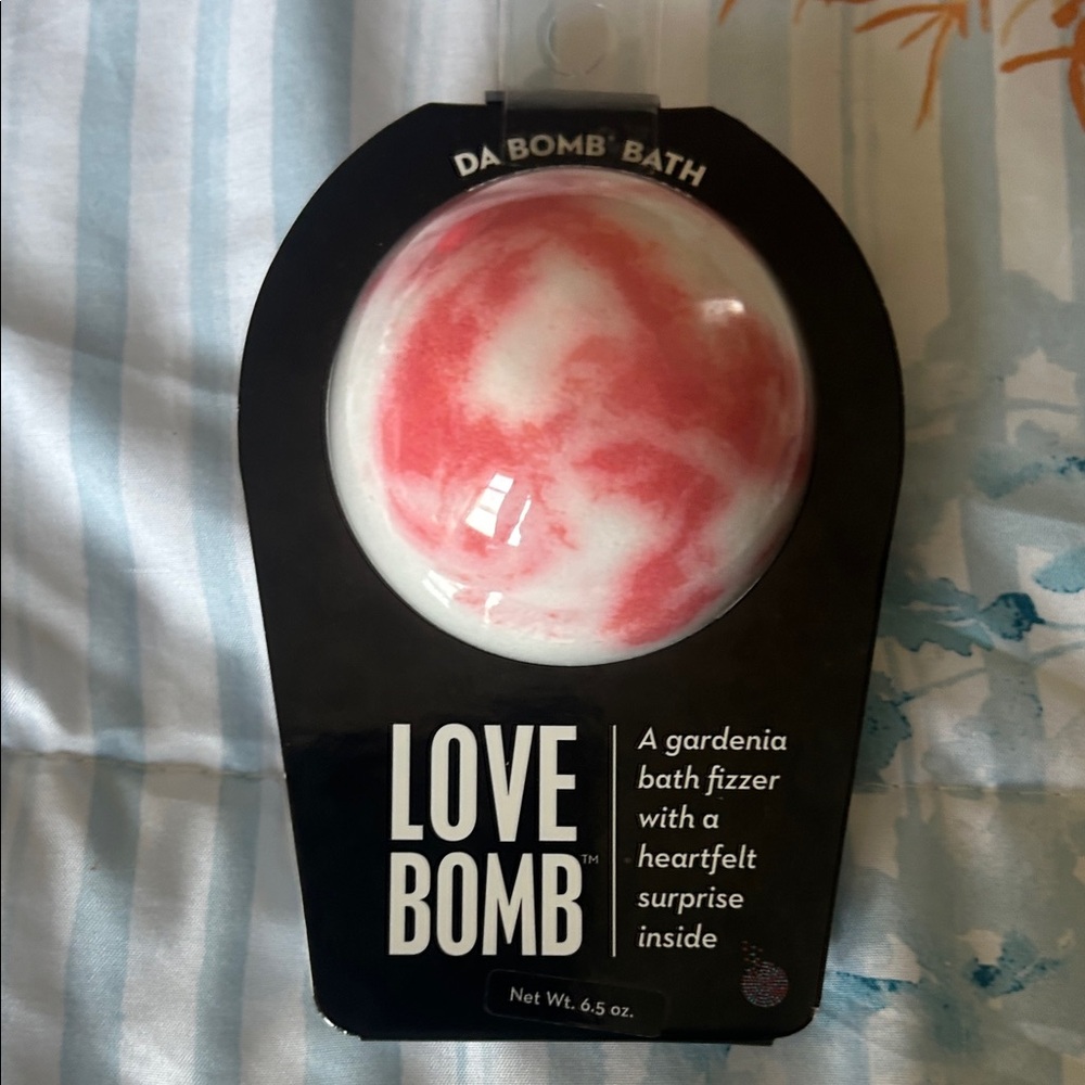 Red and White Bath Fizzer